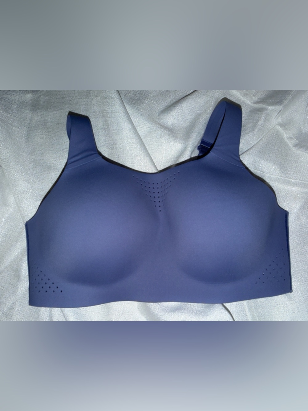 VSX Featherweight Max™ Sports Bra from Victoria's Secret. - Picture 4 of 5
